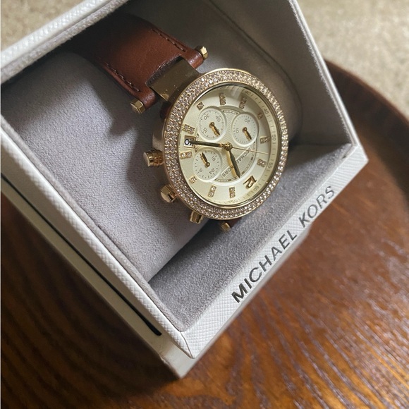 Michael Kors Watch (Very good condition-Never used after purchase) - Picture 2 of 8